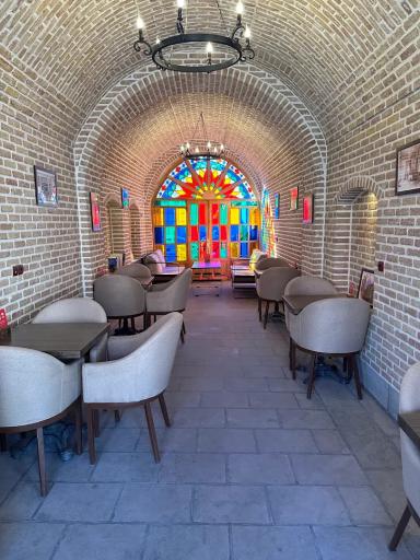 عکس هتل بوتیک عمارت سرخه ای