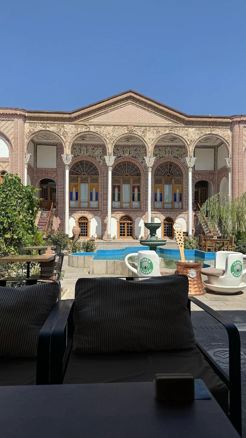 عکس هتل بوتیک عمارت سرخه ای