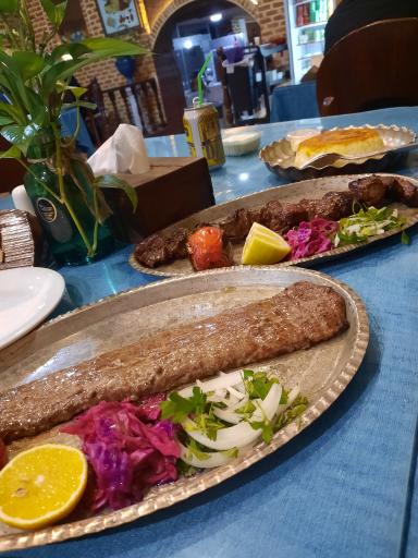 رستوران سنتی برگ ریزان