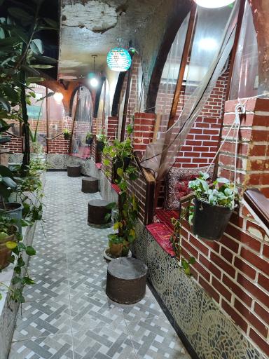 عکس رستوران سنتی برگ ریزان