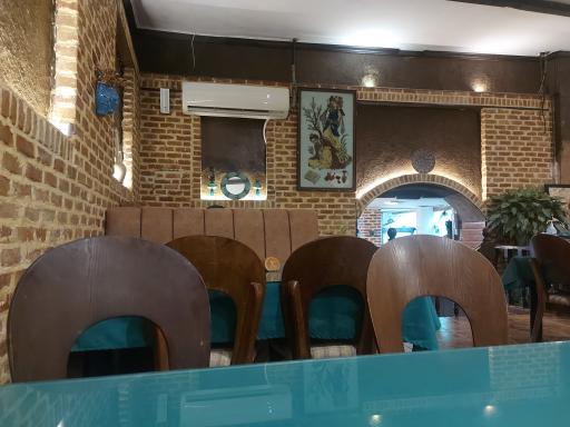 عکس رستوران سنتی برگ ریزان