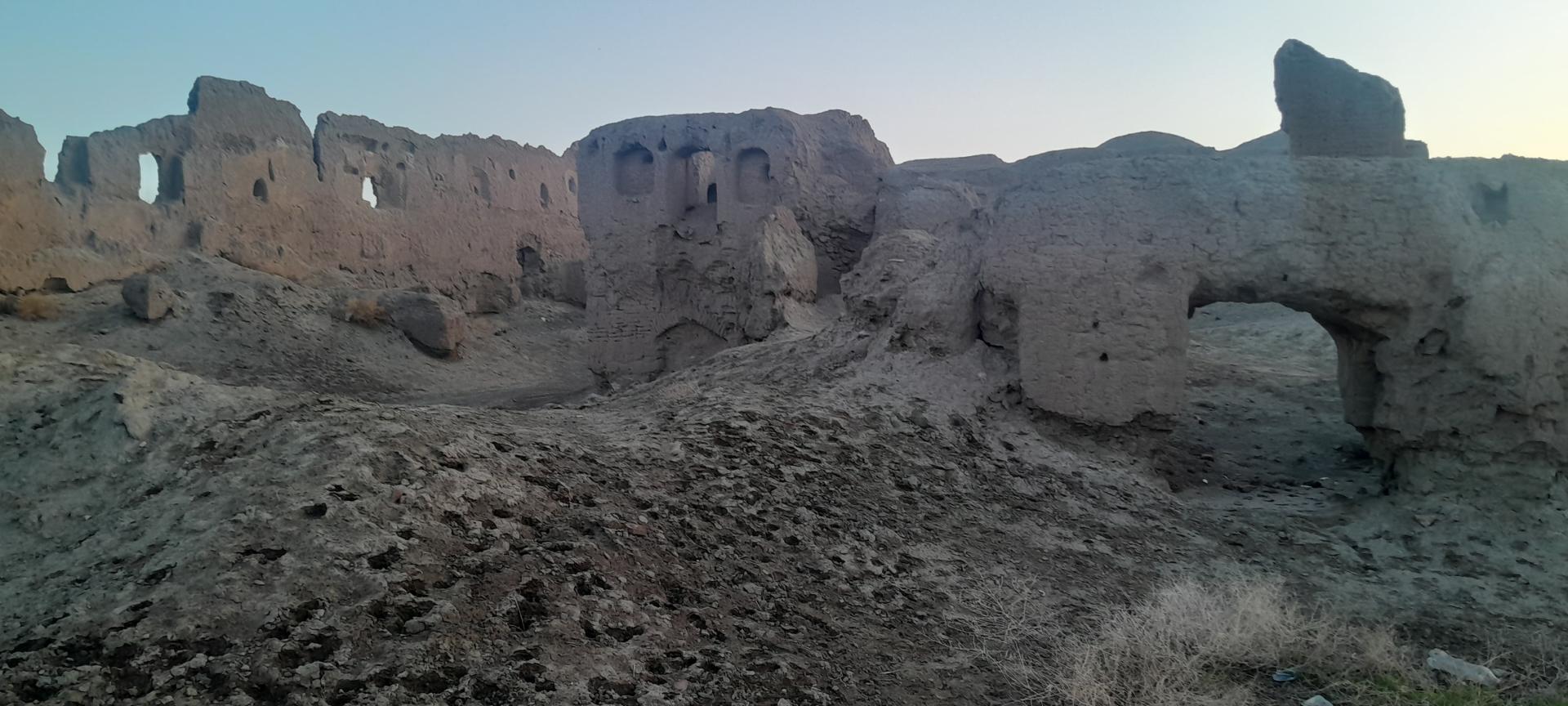 عکس قلعه کهنه زعفرانیه