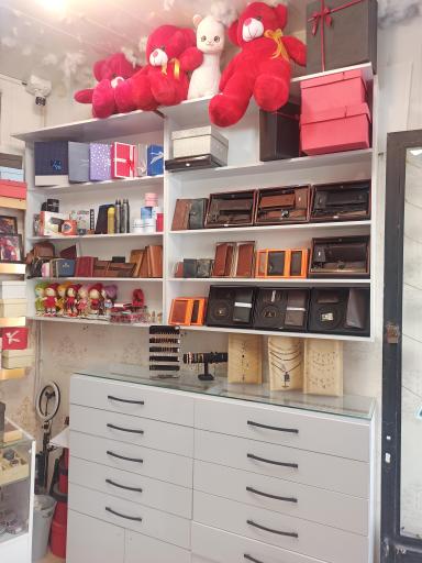 عکس فروشگاه کادویین