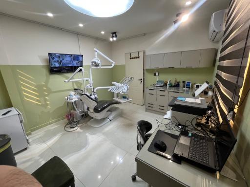 عکس دندانپزشکی دکتر ممبینی