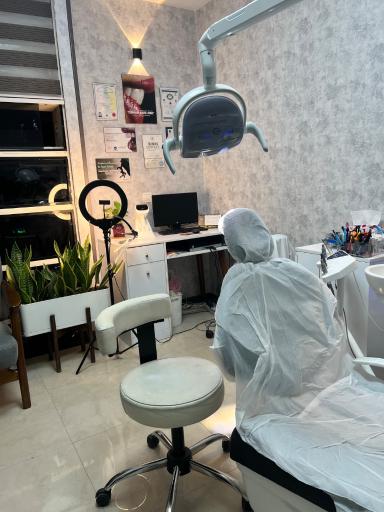 دندانپزشک پگاه عباسی