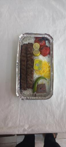 عکس کترینگ و تهیه‌ غذای بچه‌ محل