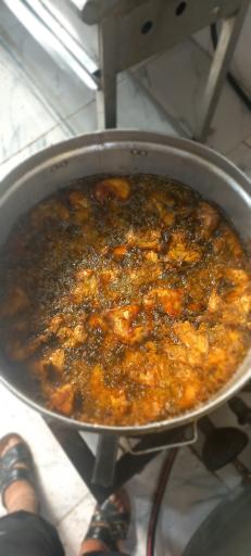 عکس کترینگ و تهیه‌ غذای بچه‌ محل