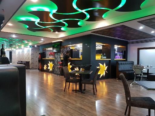 عکس كافه رستوران پانوراماي برج مركز تجارت جهاني تبريز