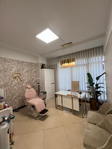 عکس کلینیک زیبایی رزیبا