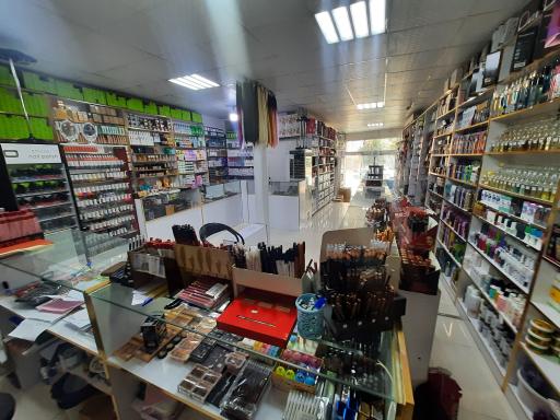 عکس فروشگاه لوازم آرایشی ملکه