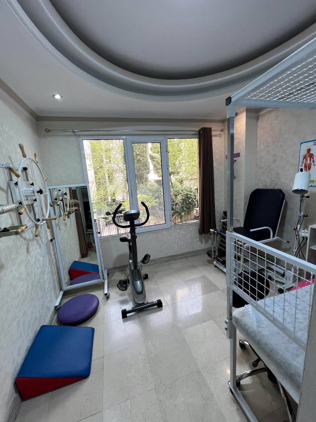 عکس فیزیوتراپی مقدم