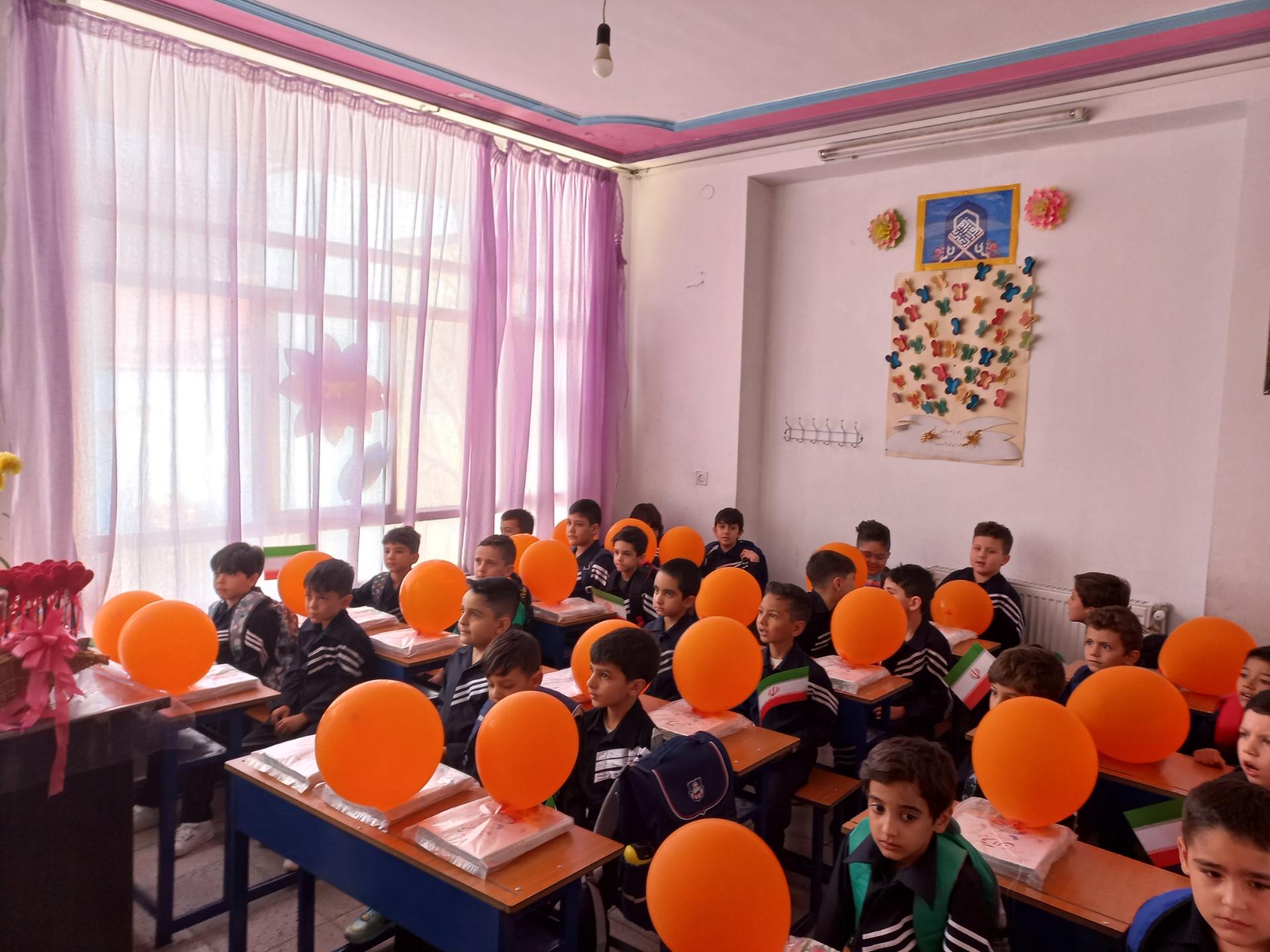 عکس دبستان وپیش دبستانی پسرانه پسرانه نوردانش ۱