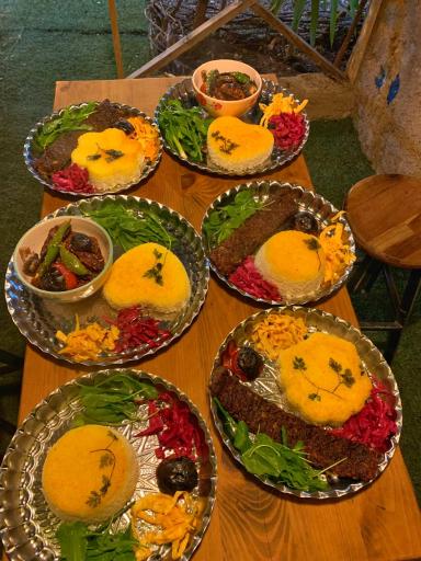 کافه رستوران بومگردی پدربزرگ