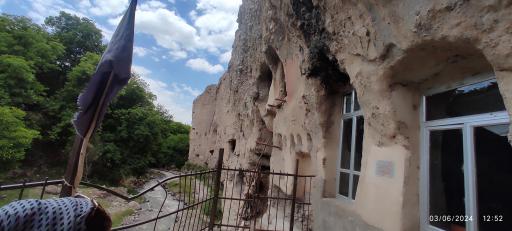 عکس مسجد سنگی و صخره ای روستای چراغیل