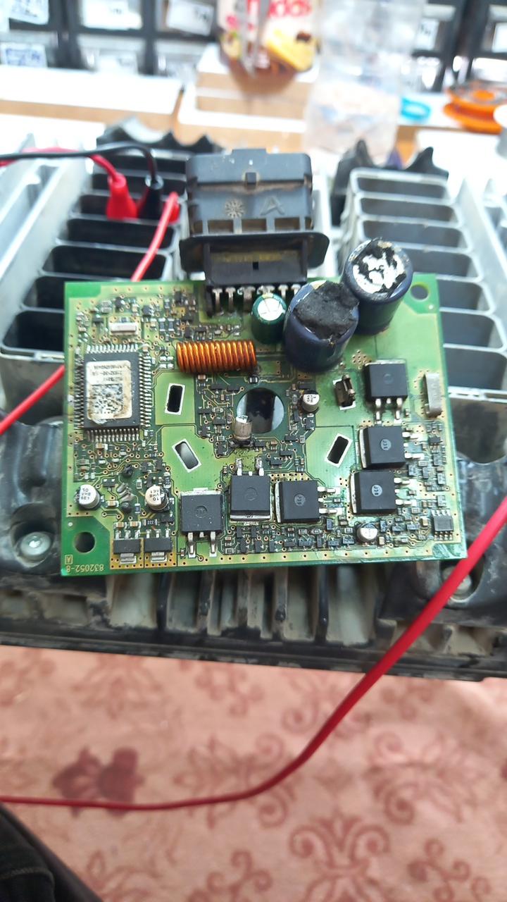 عکس تعمیرات الکترونیک خودروهای سنگین