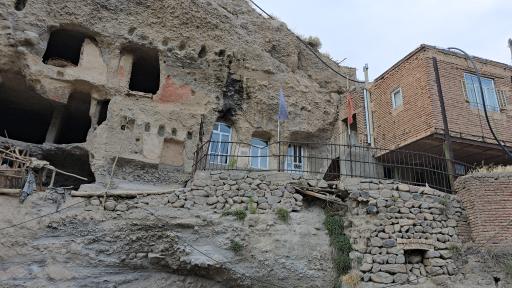 عکس مسجد سنگی و صخره ای روستای چراغیل