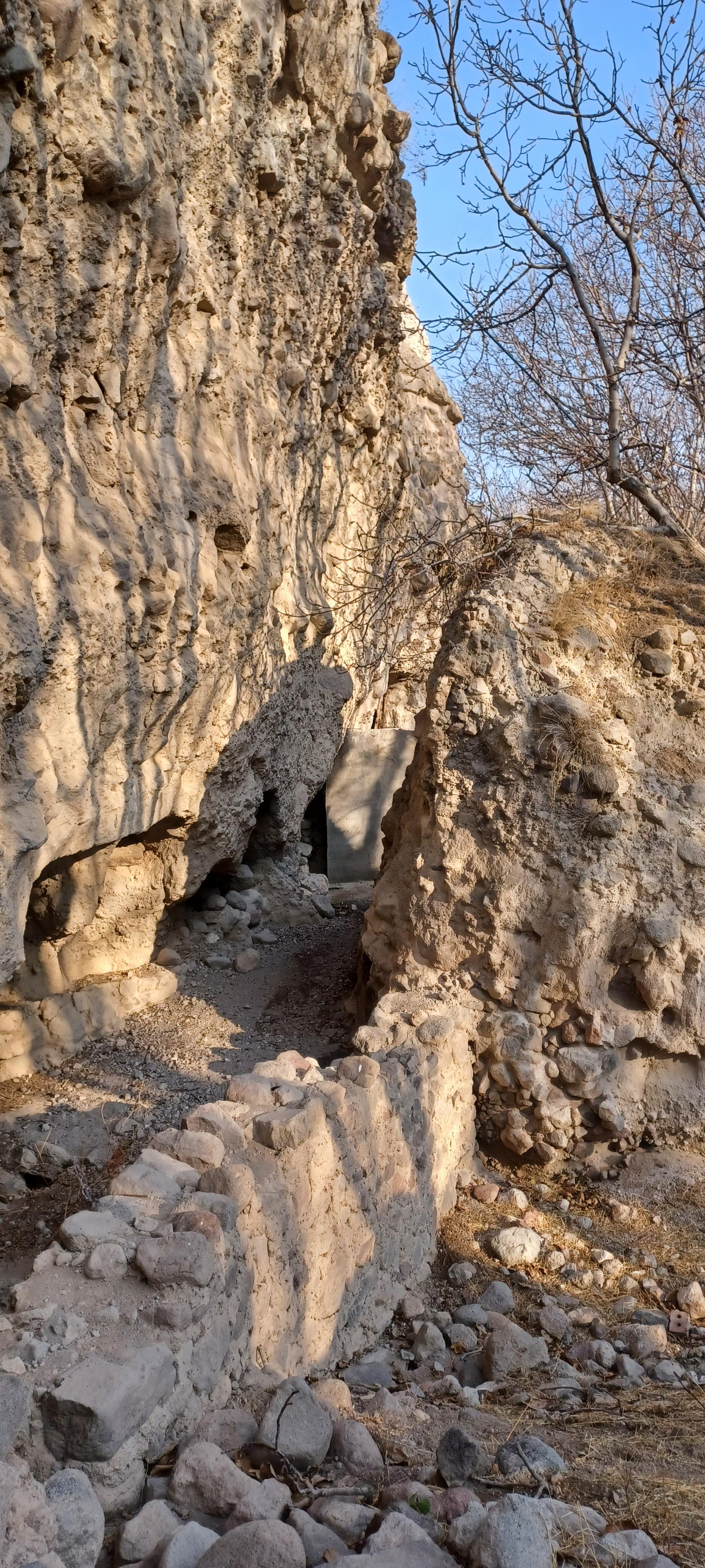 عکس مسجد سنگی و صخره ای روستای چراغیل