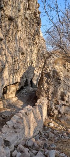 عکس مسجد سنگی و صخره ای روستای چراغیل