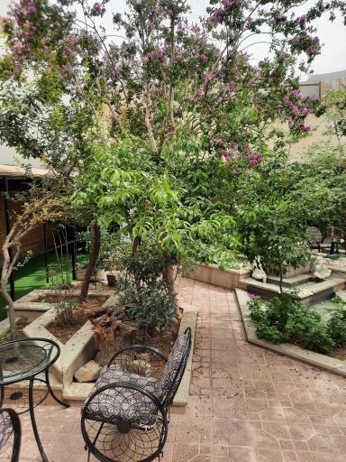 عکس ماساژ و یوگا آکواسالت آب نمک