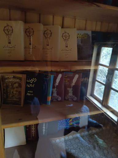 عکس کتابخانه چوبی