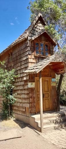 عکس کتابخانه چوبی