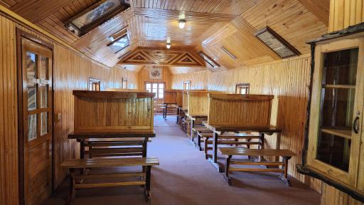 عکس کتابخانه چوبی