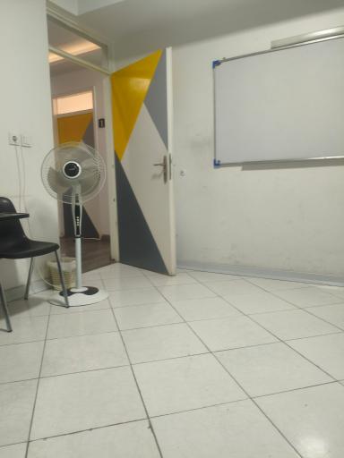 عکس مرکز زبان اوستا