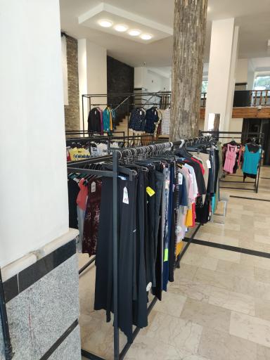 عکس فروشگاه اوتلت H&M