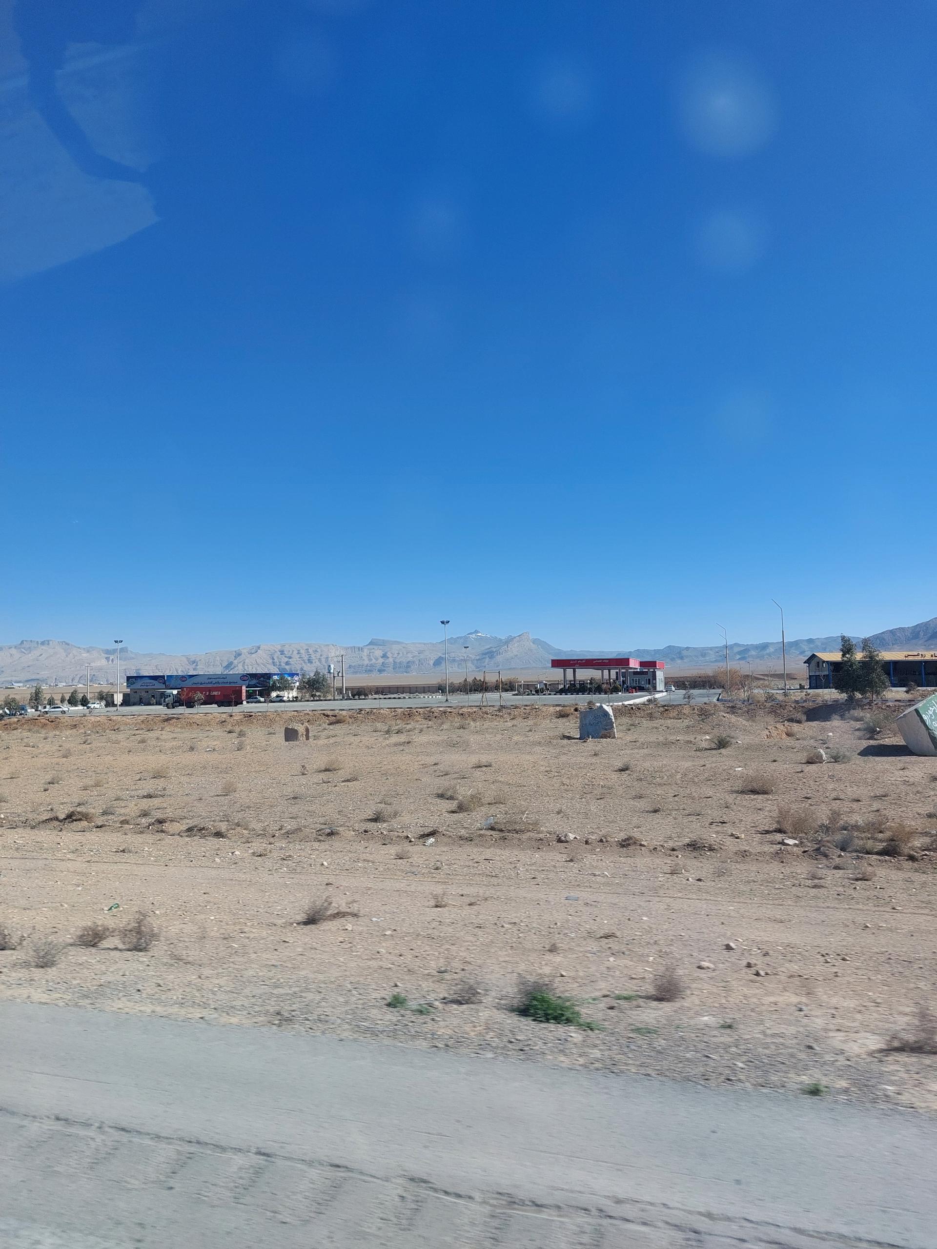 عکس پمپ بنزین آفتاب شرق