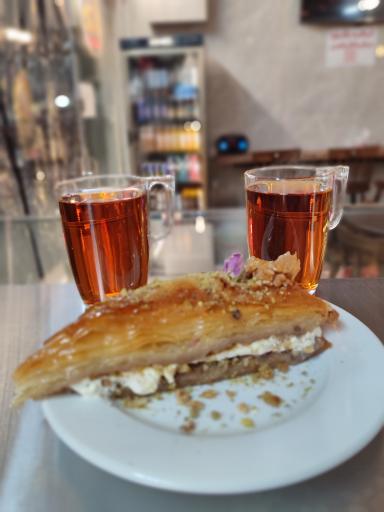 عکس کافه باقلوا باباطاهر 