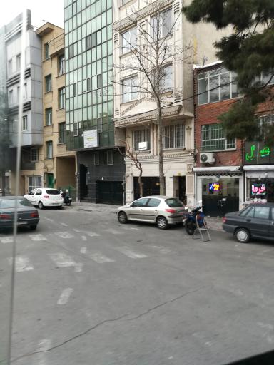 دکتر شهره شمس متخصص پوست و مو