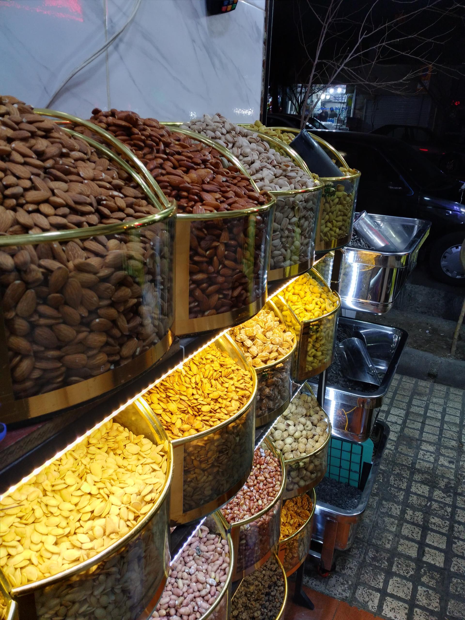 عکس تخمه آفتاب گردان فروشی (تخمه داغ بو داده)