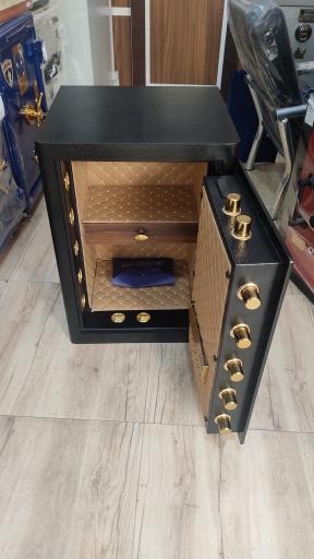 عکس گاوصندوق نسوز گنجینه پرویزی