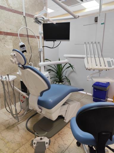 عکس دندانپزشکی دکتر آشوری 