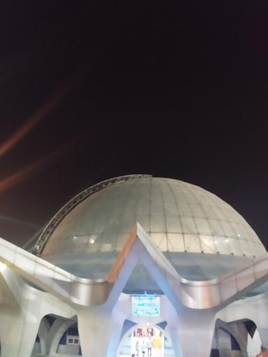 عکس آسمان نمای گنبد مینا (پلانتاریوم)