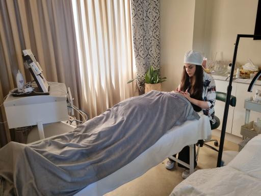 عکس آکادمی پوست و فیشیال شقایق قلی پور