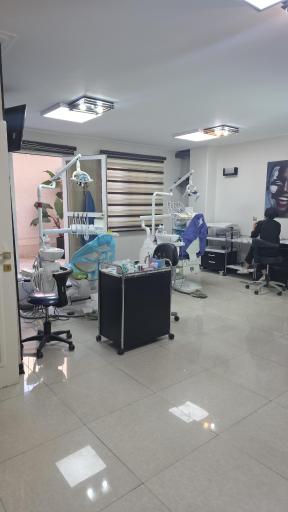 عکس دندانپزشکی دکتر سیاوش آمای