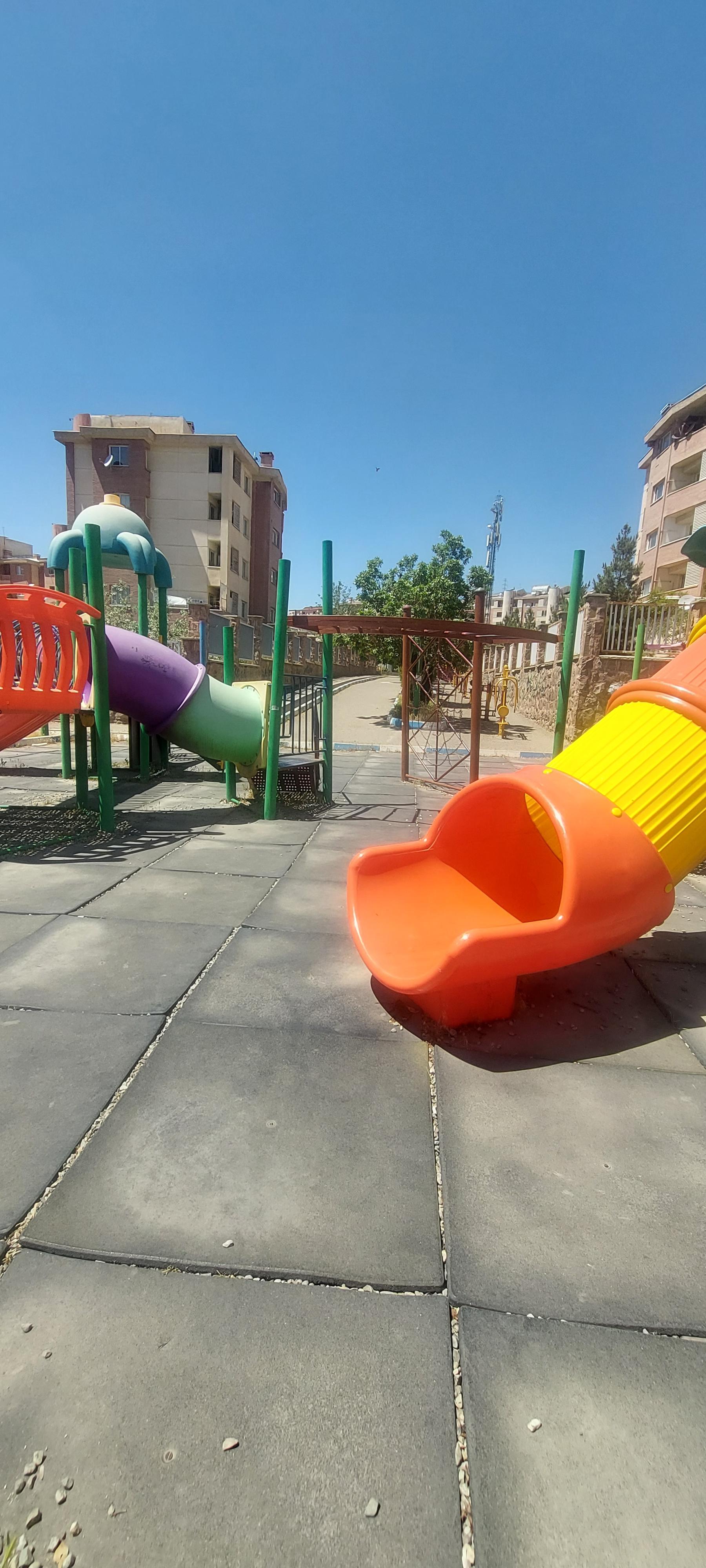عکس زمین بازی کودکان