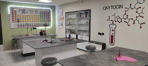 عکس آموزشگاه علمی و کنکور نخبگان موفق