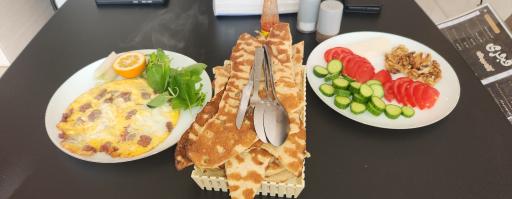 عکس کافه صبحانه قجر 