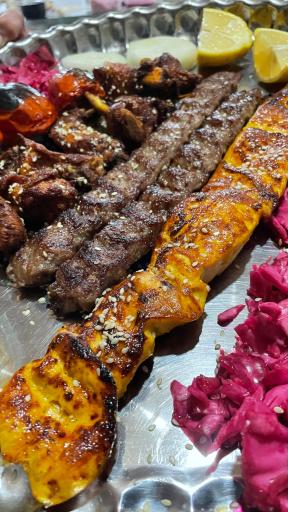 عکس باغ رستوران پیانو