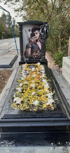 عکس مزار پدرام لک