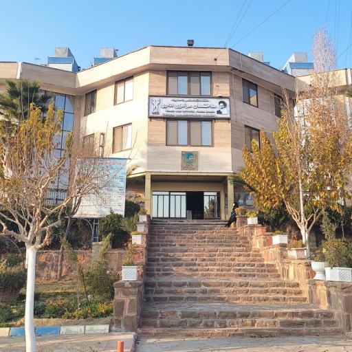 عکس ساختمان مرکزی اداری دانشگاه آزاد اسلامی واحد پرند