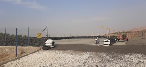 عکس آموزشگاه رانندگی پایه 3 و موتورسیکلت امید