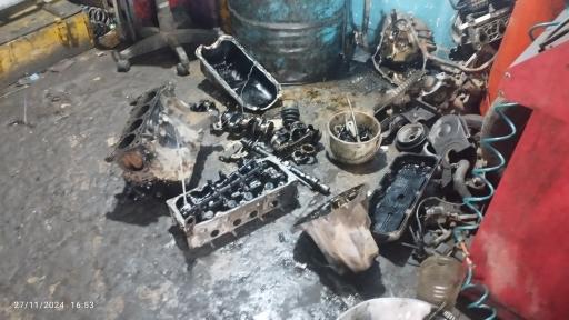 عکس تعمیرگاه میکانیکی و جلوبندی تنظیم موتور فرهادی