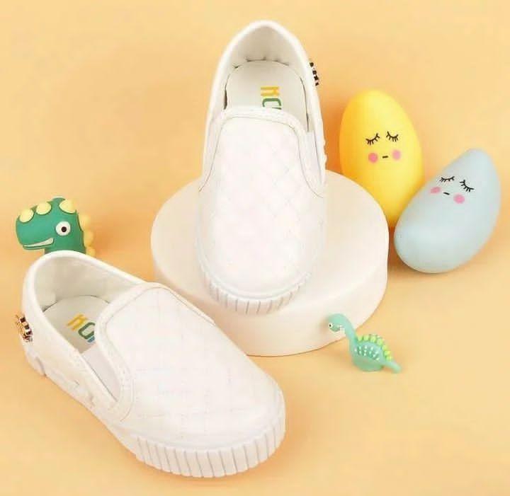 عکس فروشگاه کفش کودک و نوجوان هیوا