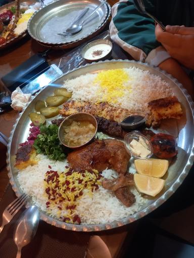 عکس رستوران سنتی سردار خان