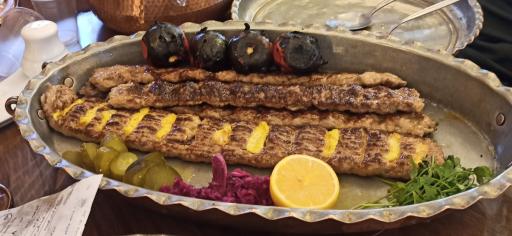 عکس رستوران سنتی سردار خان