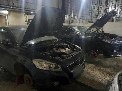 عکس تعمیرگاه تخصصی بنز و بی ام و راهب