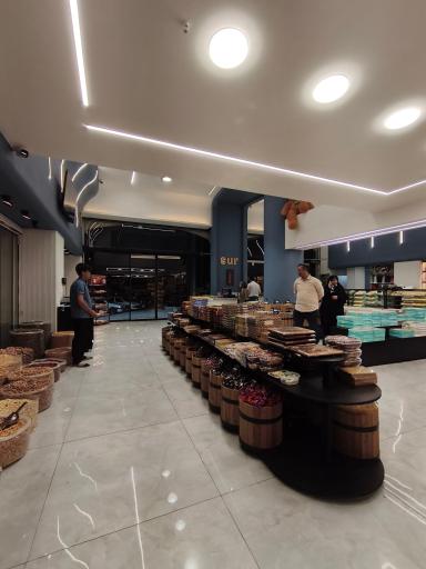 عکس شیرینی سرای سور